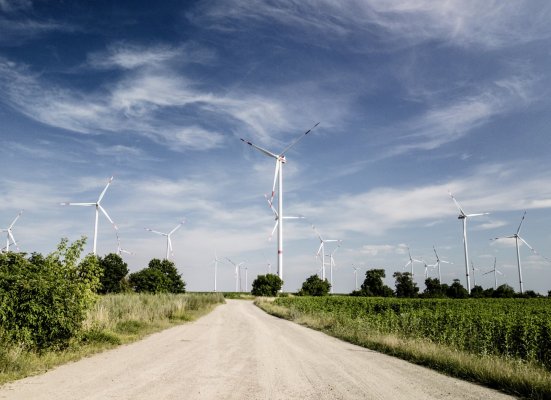 Der Windpark Odervorland am Ende einer Straße